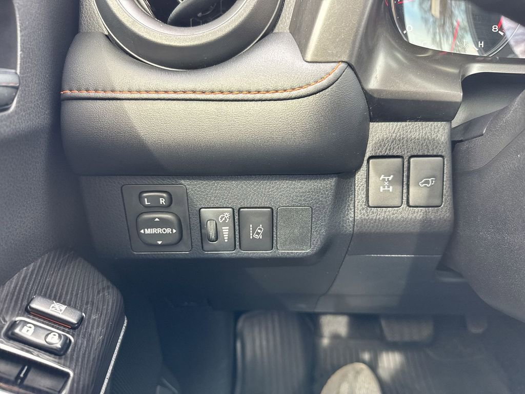 Used 2017 Toyota RAV4 SE w/ Advanced Technology Package image 19