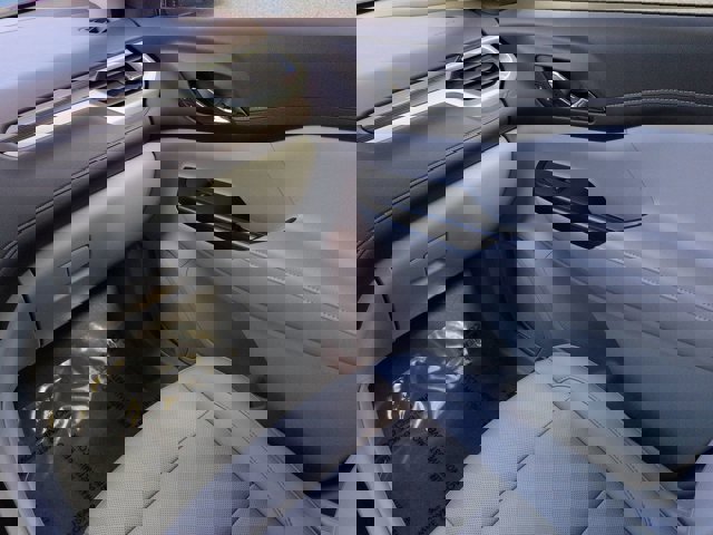 Used 2021 GMC Acadia SLT w/ Preferred Package image 17