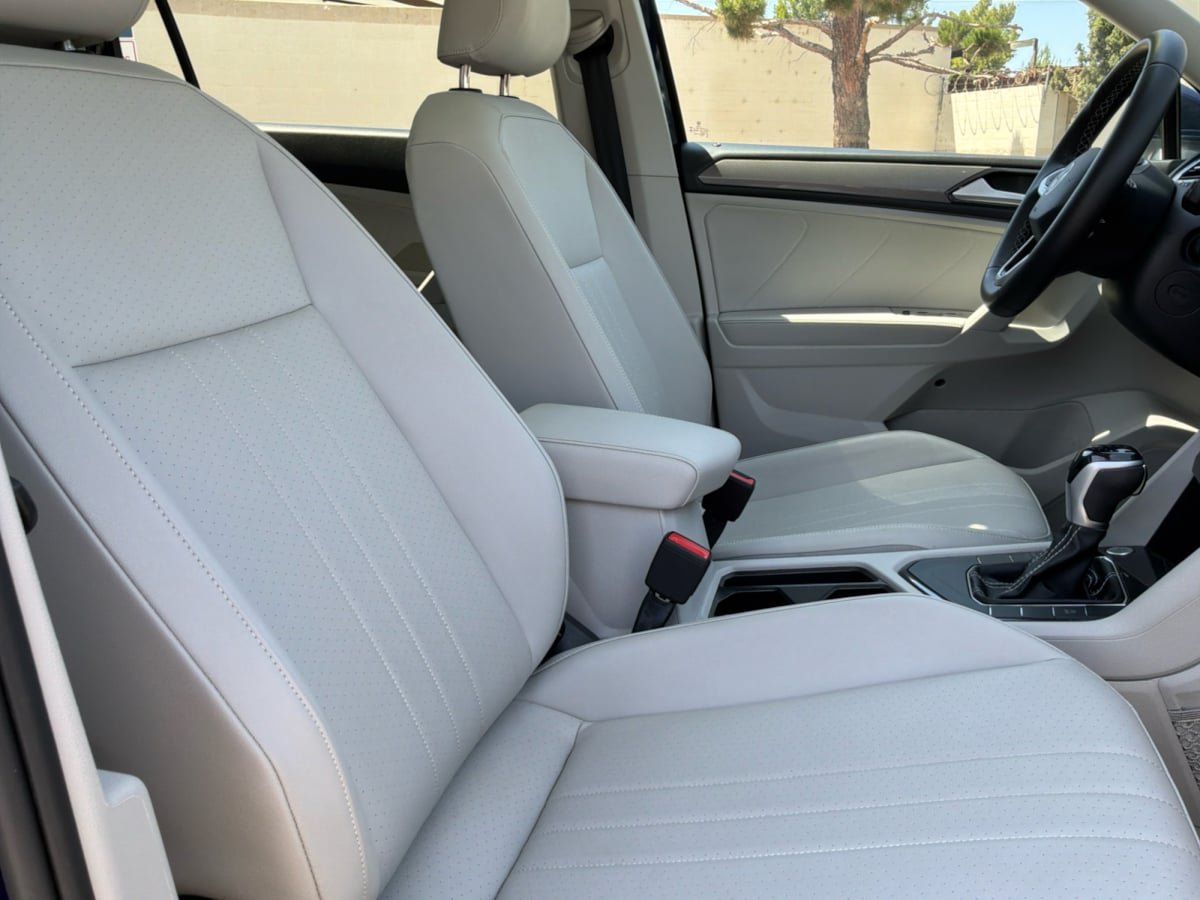 Used 2023 Volkswagen Tiguan SE w/ Panoramic Sunroof Package FWD image 21