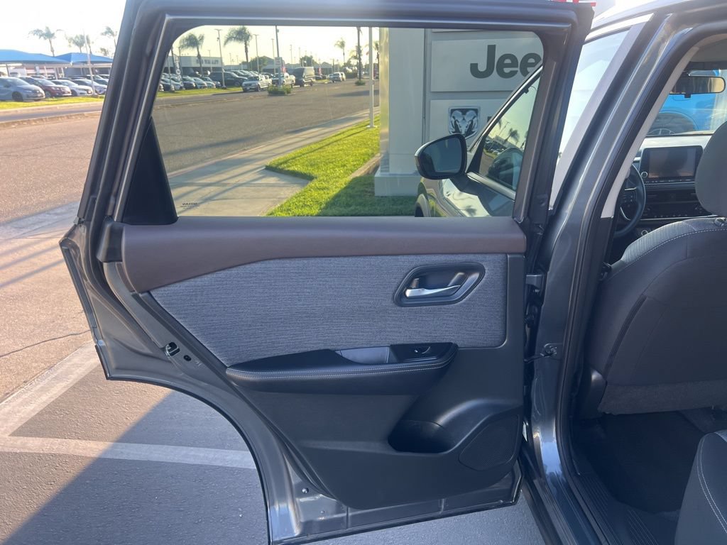 Used 2023 Nissan Rogue SV FWD image 26