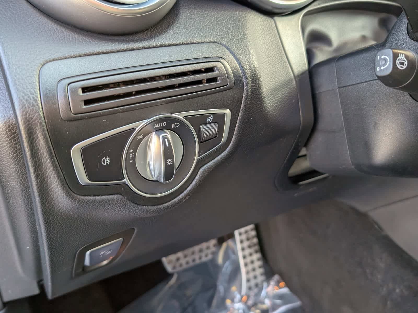 Used 2021 Mercedes-Benz GLC 300 4MATIC image 22