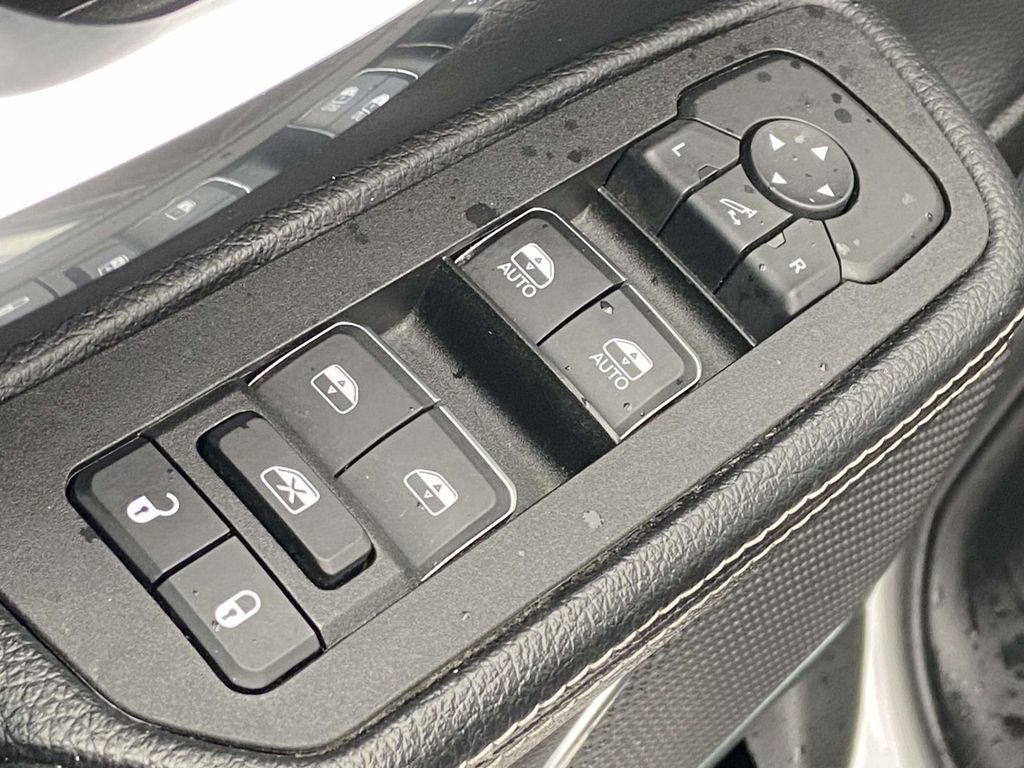 Used 2025 RAM 1500 Laramie AWD/4WD image 14