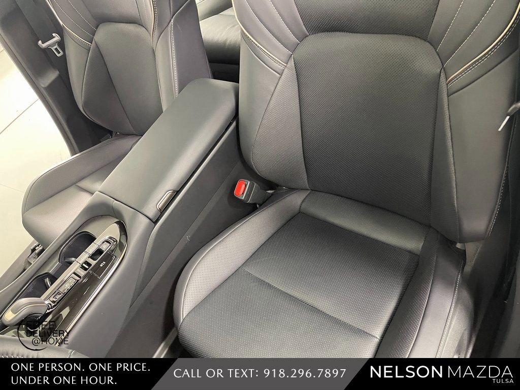 Used 2025 Toyota Crown Signia w/ Advanced Technology Package image 22