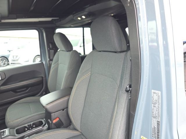 Used 2025 Jeep Wrangler Unlimited Sahara w/ Safety Group image 13