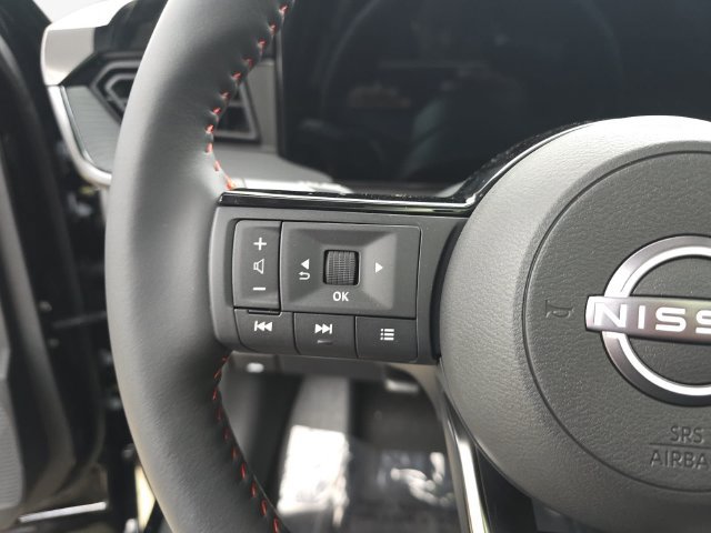 New 2027 Nissan Kicks SR w/ SR Premium Package FWD image 17
