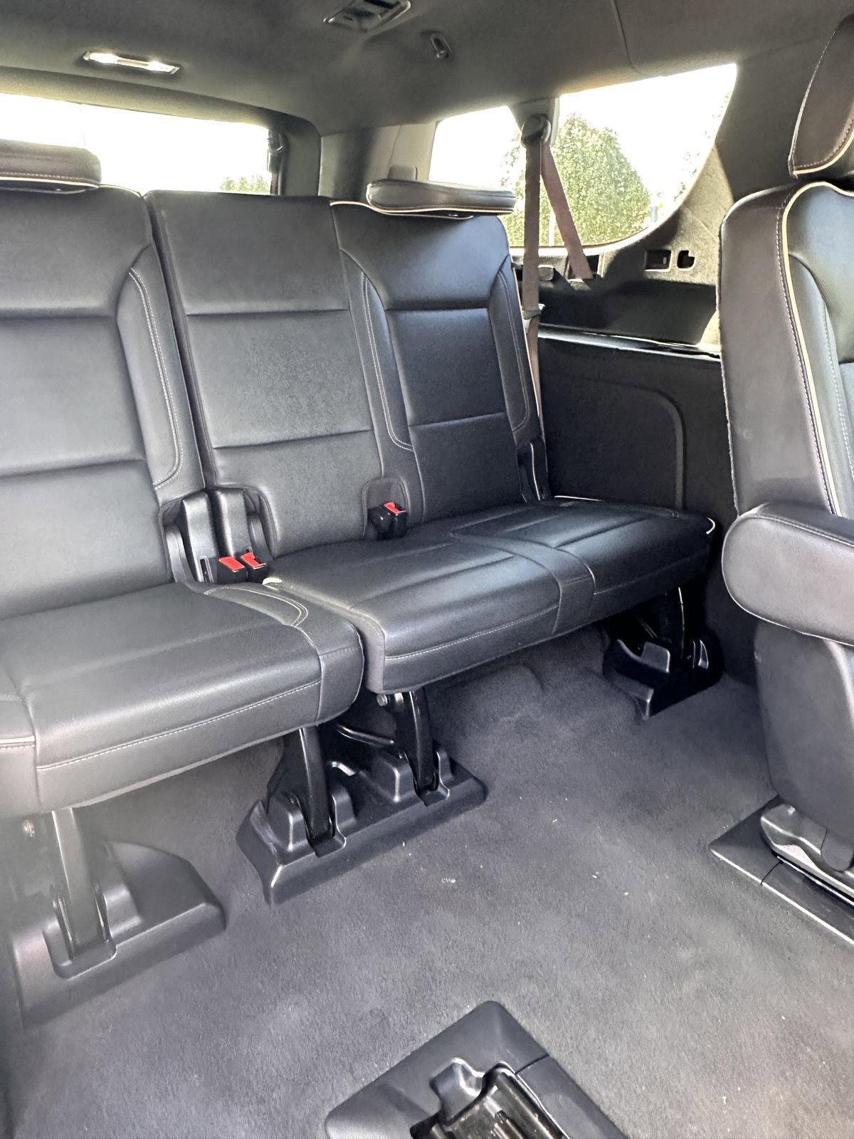 Used 2021 Chevrolet Suburban Premier w/ Premium Package image 19