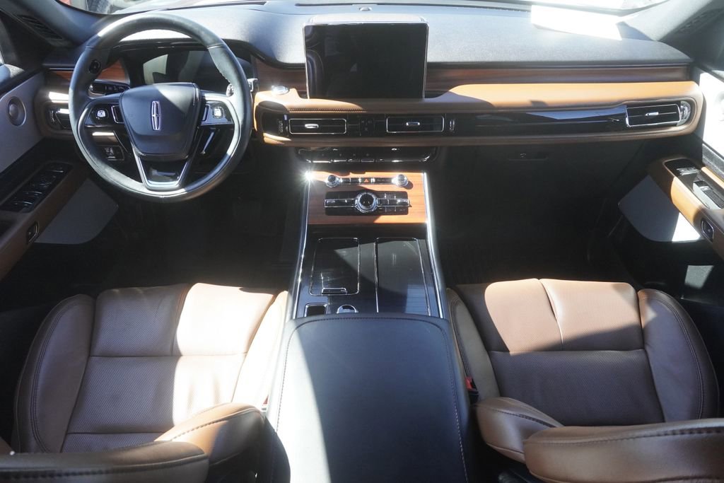 Used 2023 Lincoln Aviator Reserve w/ Equipment Group 201A image 9