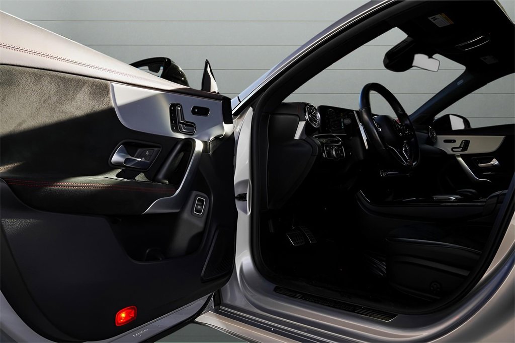 Used 2023 Mercedes-Benz CLA 250 4MATIC image 22