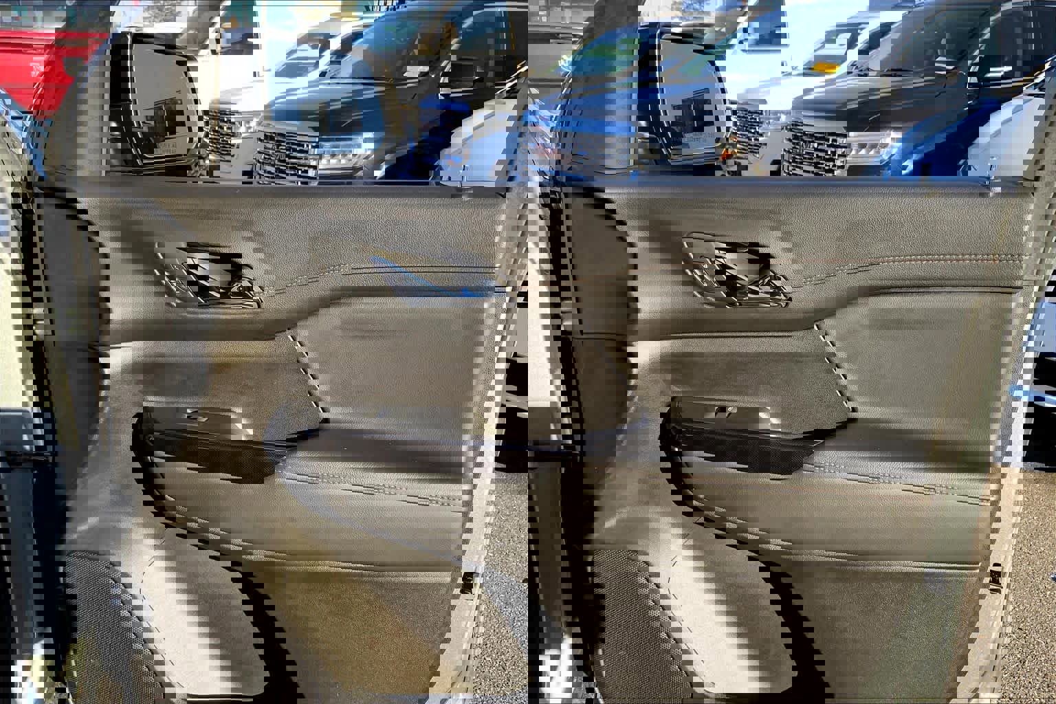 Used 2023 GMC Acadia AT4 w/ Technology Package image 22