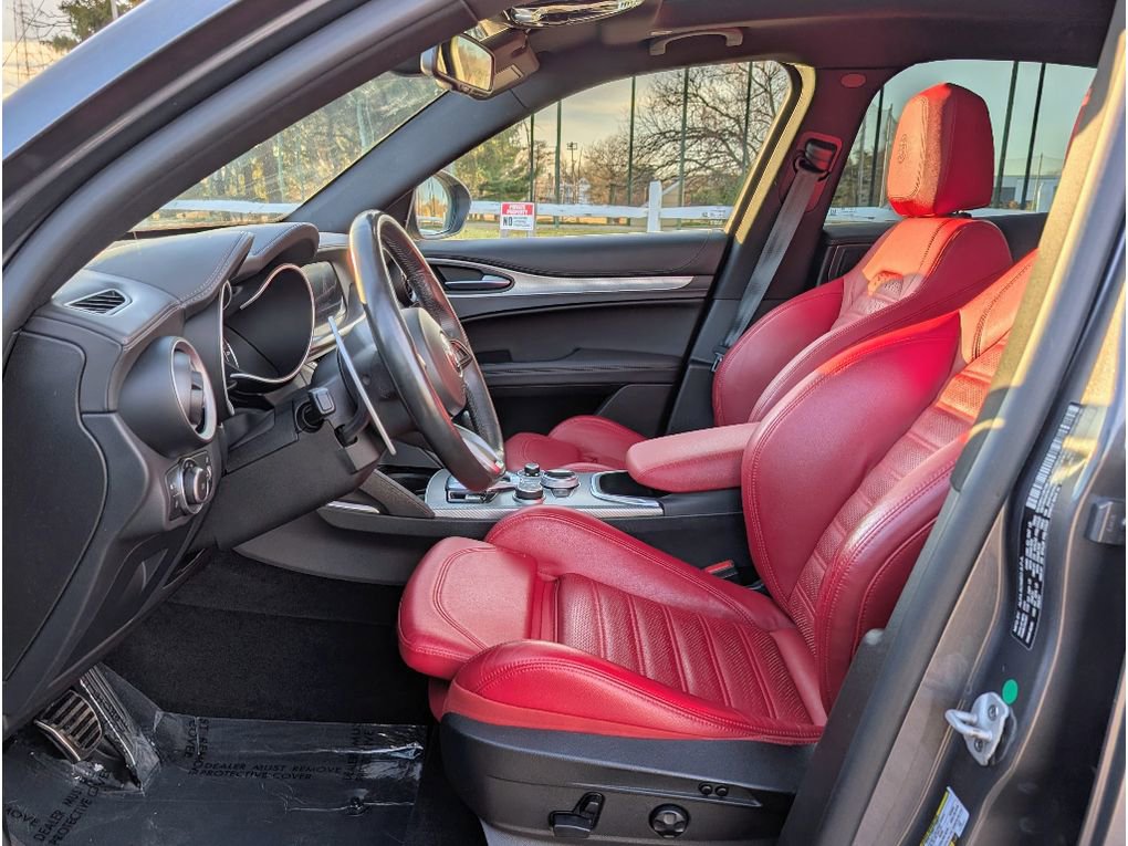 Used 2022 Alfa Romeo Stelvio Veloce image 14