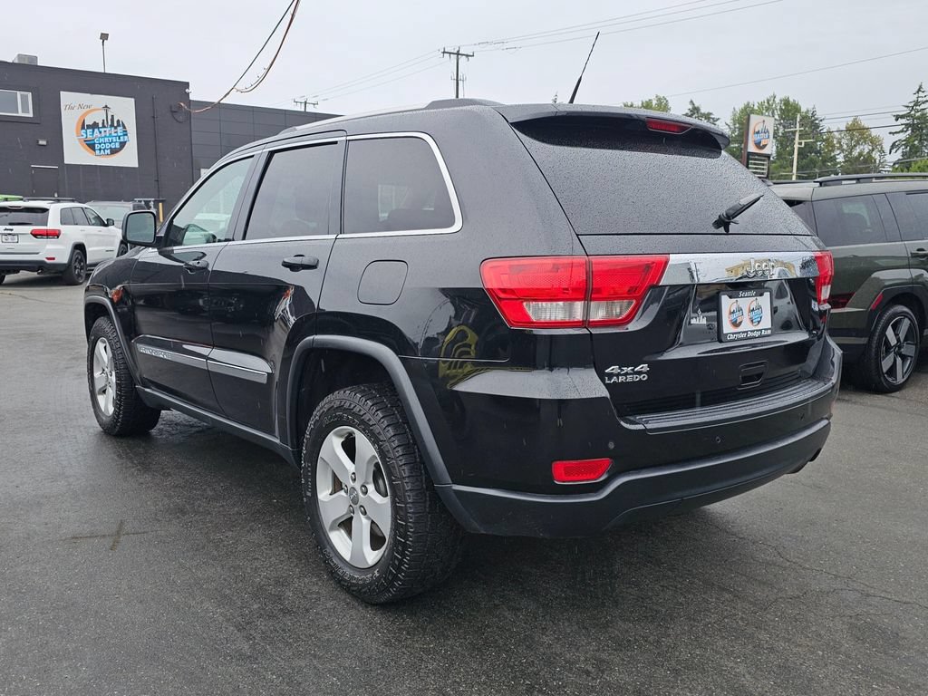 Used 2011 Jeep Grand Cherokee Laredo AWD/4WD image 6