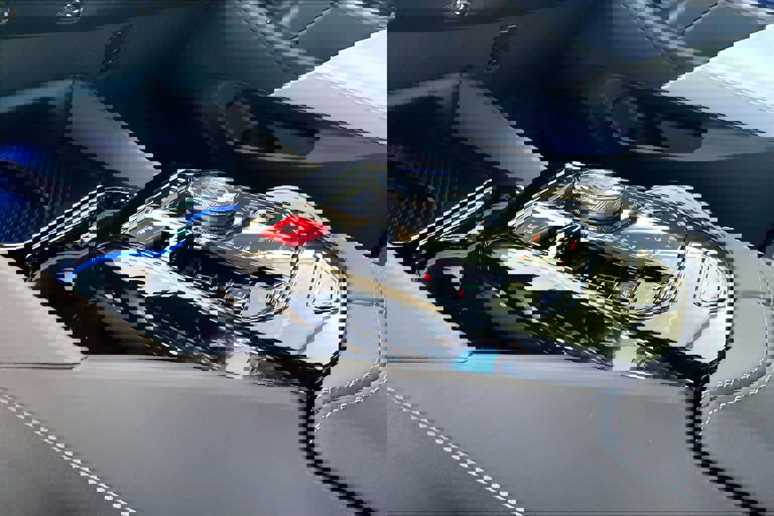 Used 2025 BMW M5 w/ Carbon Package image 17