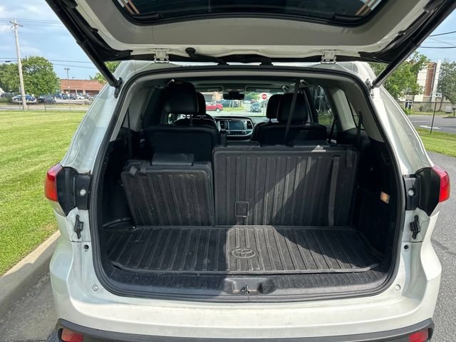 Used 2019 Toyota Highlander XLE AWD/4WD image 20