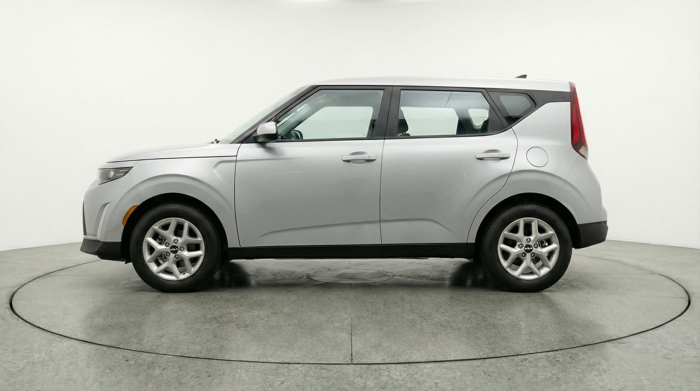 Used 2025 Kia Soul LX w/ LX Technology Package image 5