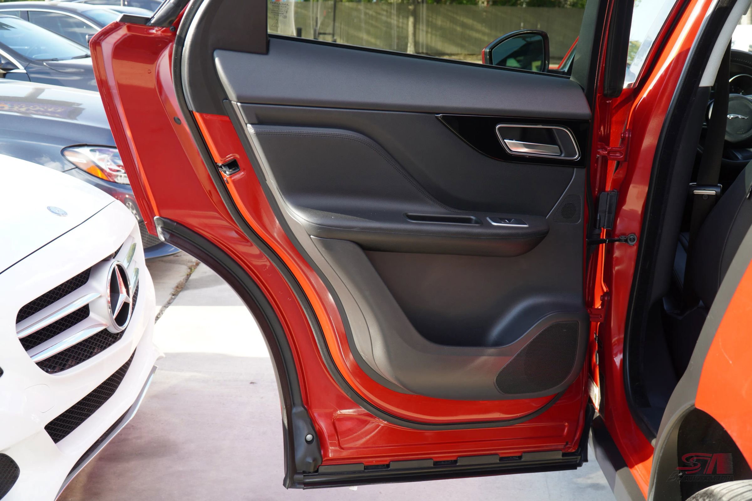 Used 2019 Jaguar F-PACE Premium image 20