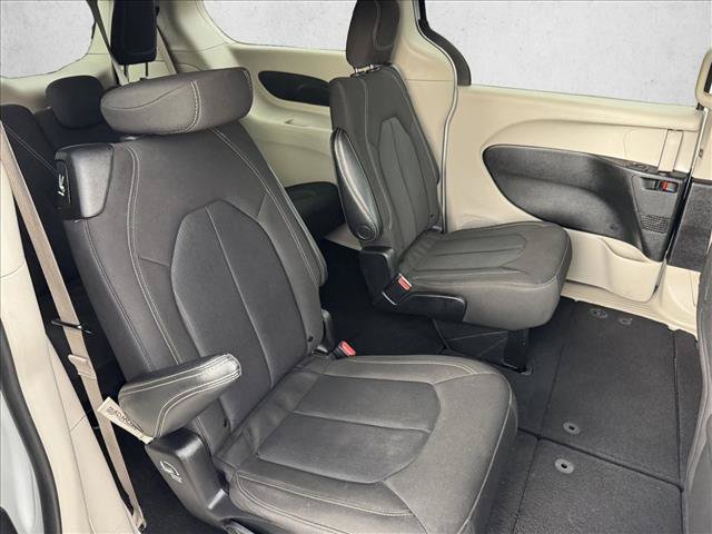 Used 2022 Chrysler Voyager LX FWD image 19