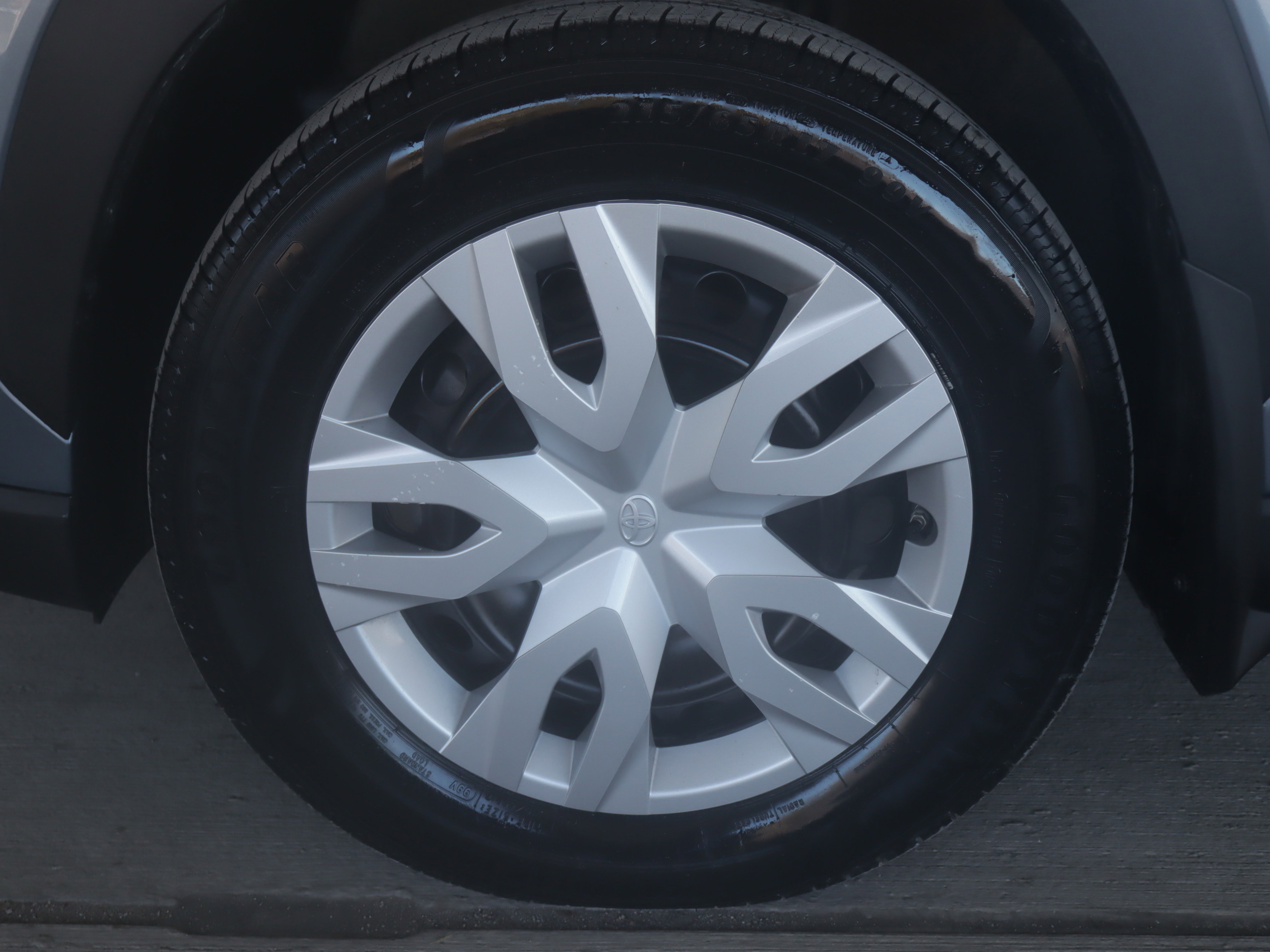 Used 2024 Toyota Corolla Cross L image 25