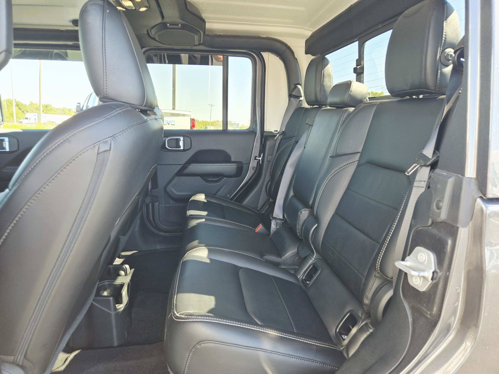 Used 2020 Jeep Gladiator Overland w/ Popular Equipment Package AWD/4WD image 13