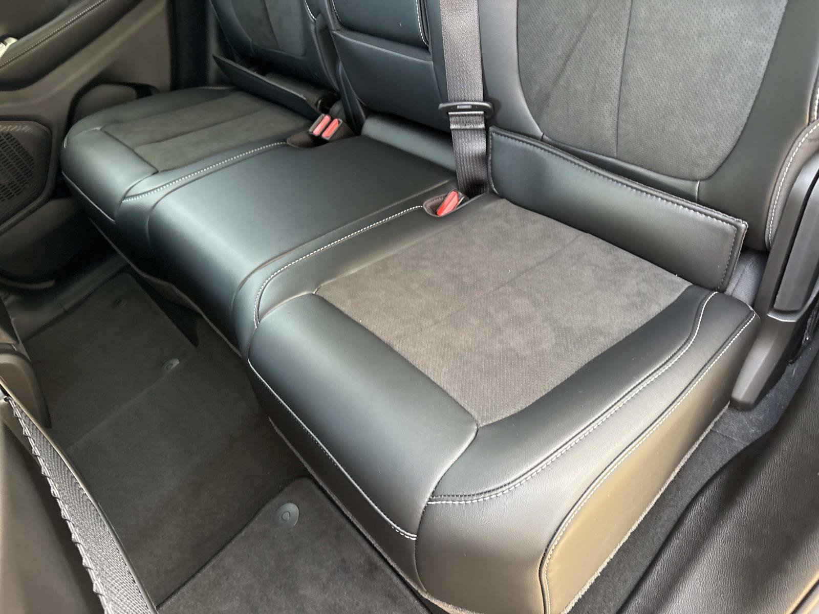 New 2027 Jeep Grand Cherokee Altitude RWD image 12