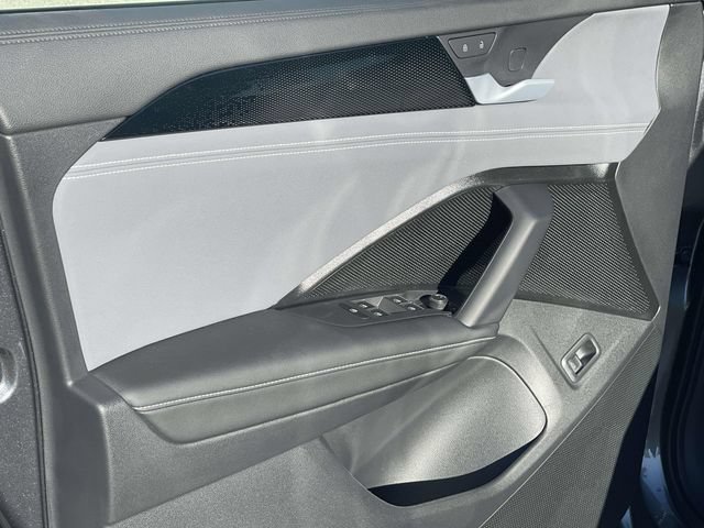 New 2026 Volkswagen Tiguan SE R-Line FWD image 18