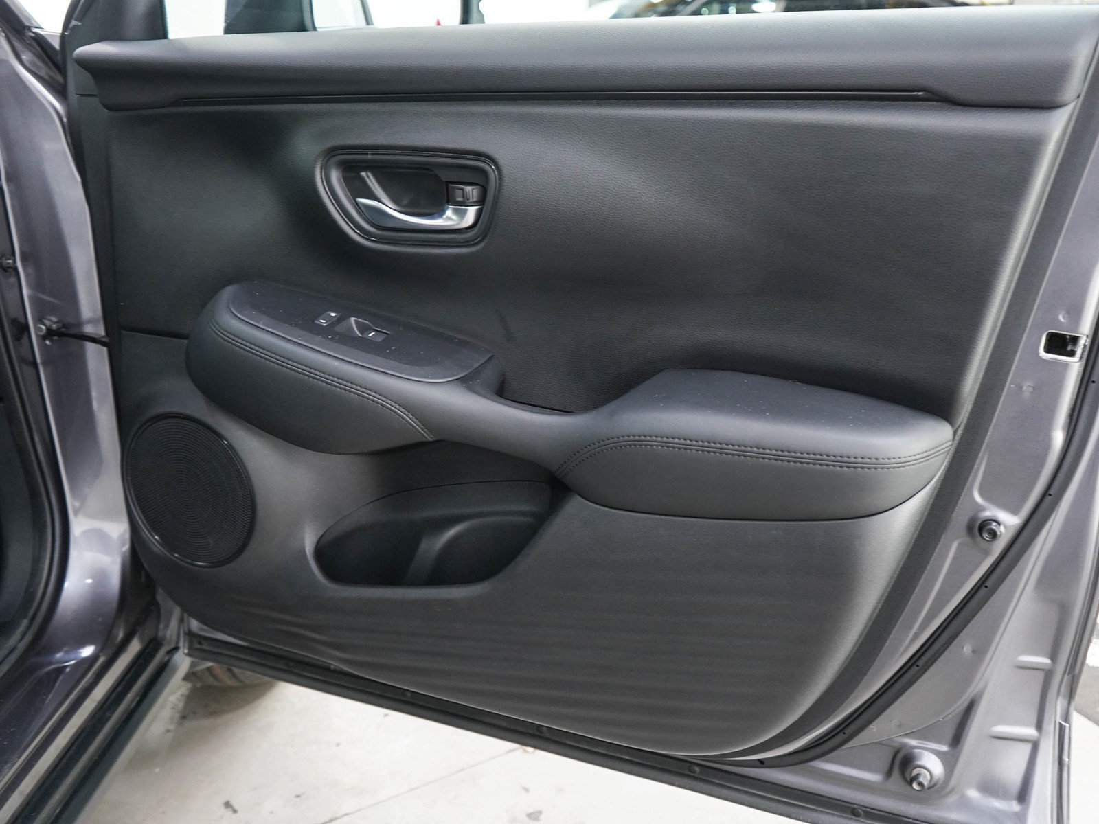 Used 2024 Honda HR-V LX image 9