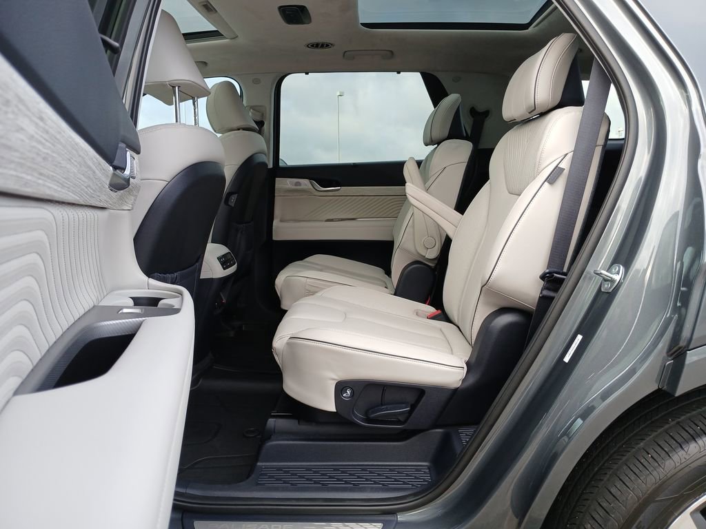 Used 2025 Hyundai Palisade Calligraphy FWD image 26