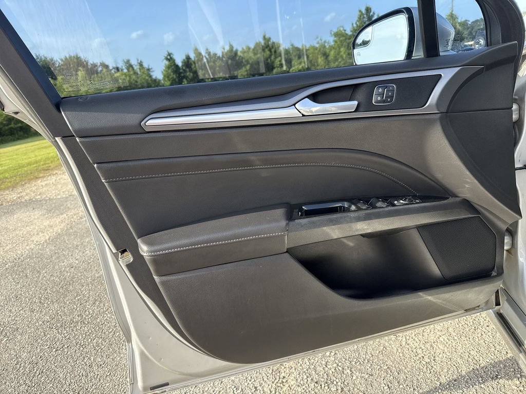 Used 2016 Ford Fusion Titanium FWD image 12