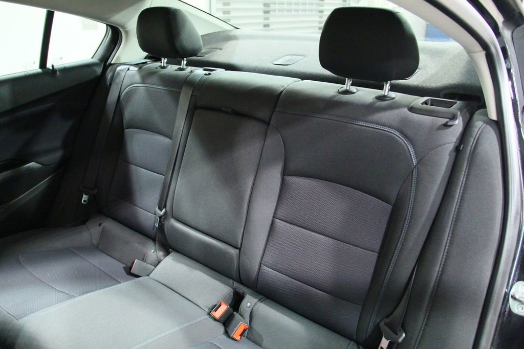 Used 2018 Chevrolet Cruze LT w/ Convenience Package FWD image 28