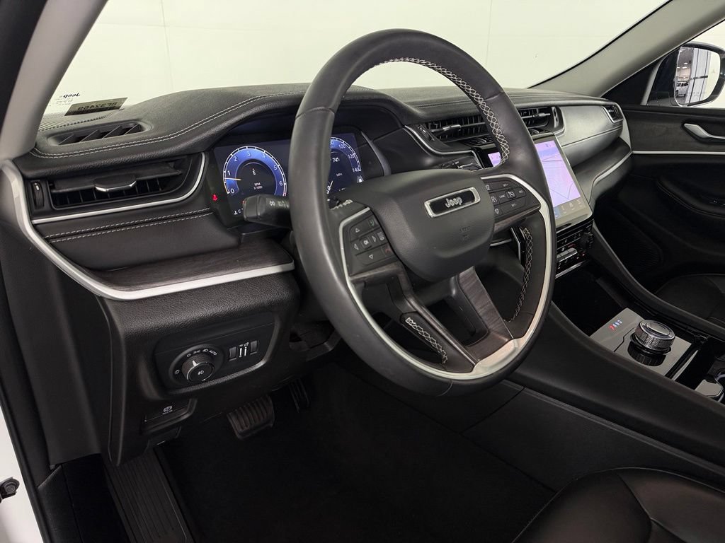 Used 2023 Jeep Grand Cherokee Limited w/ Black Appearance Package RWD image 13