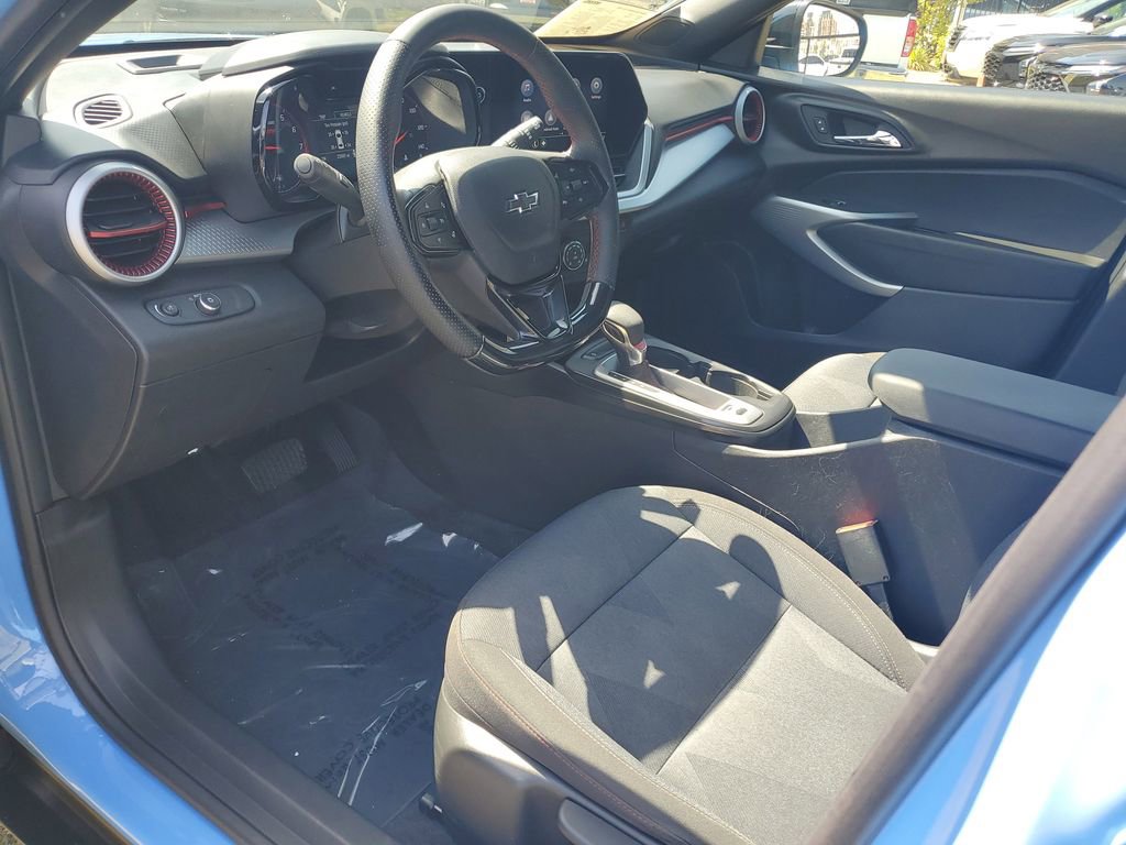 Used 2024 Chevrolet Trax RS image 19