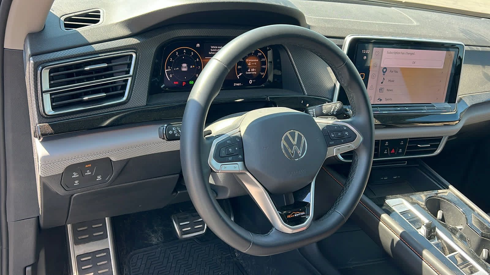 Certified 2025 Volkswagen Atlas Peak Edition SE AWD/4WD image 10
