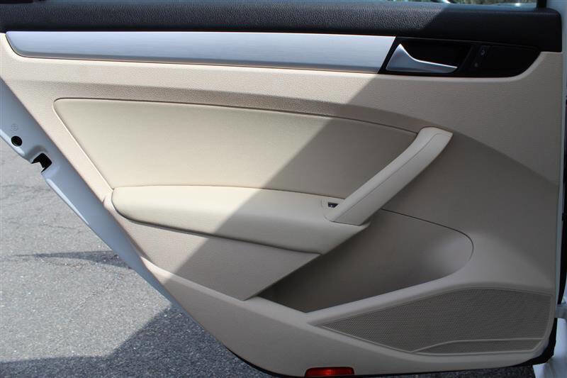 Used 2012 Volkswagen Passat 2.5 SE image 23