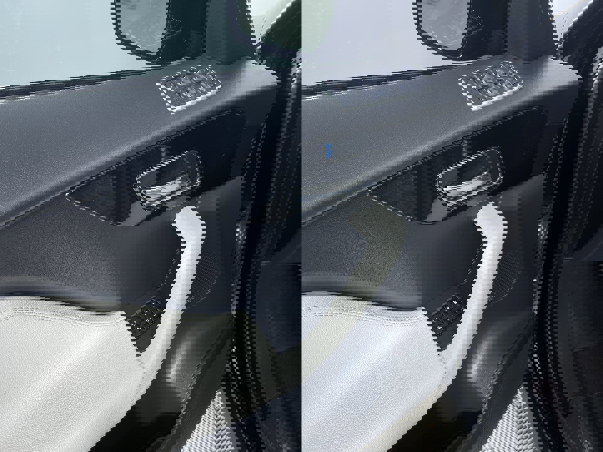 Used 2020 Jaguar F-PACE Prestige image 14