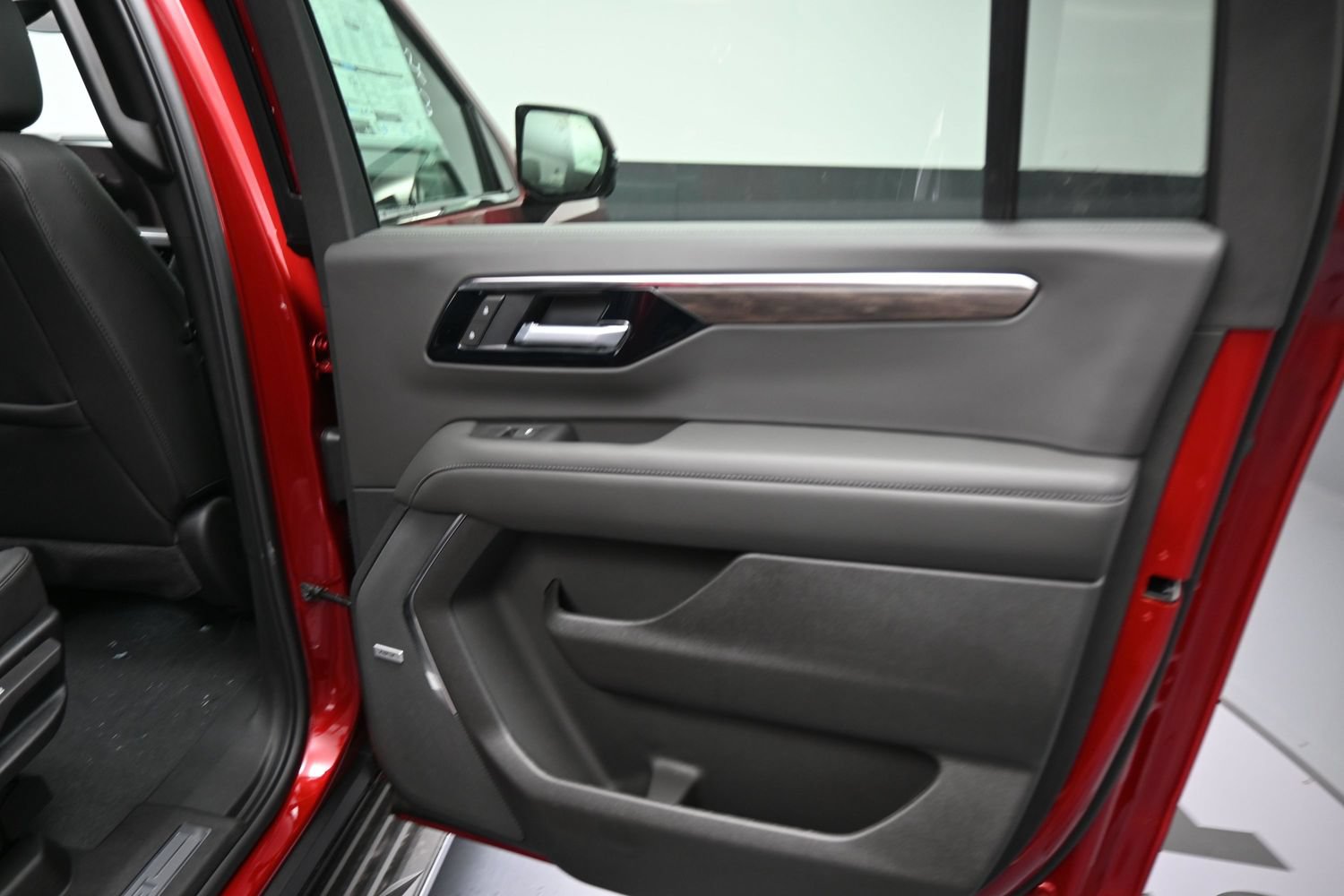 New 2026 Chevrolet Suburban LT w/ Comfort Package AWD/4WD image 19