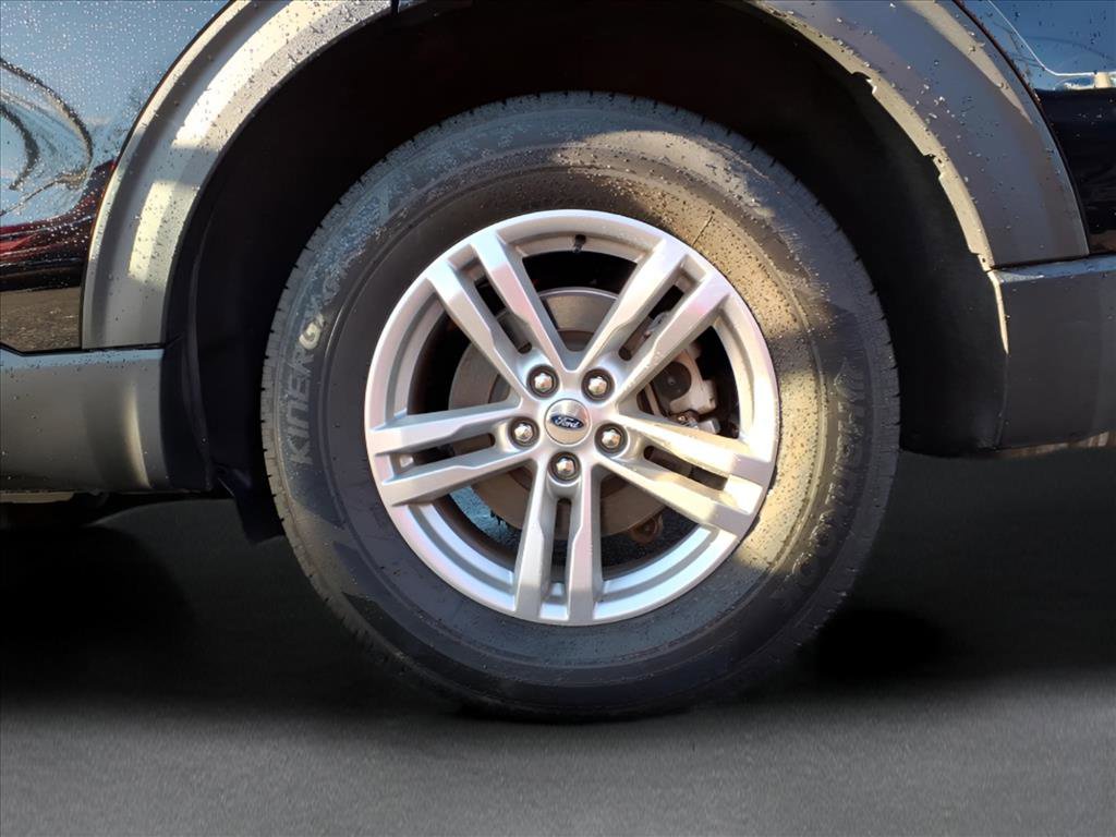 Used 2022 Ford Explorer XLT w/ Equipment Group 202A image 2