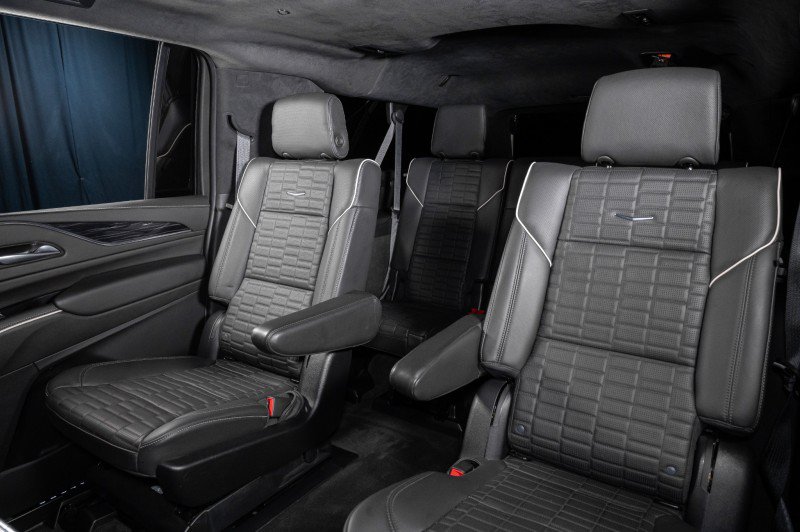 Used 2023 Cadillac Escalade ESV V w/ Heavy-Duty Trailer Package AWD/4WD image 16