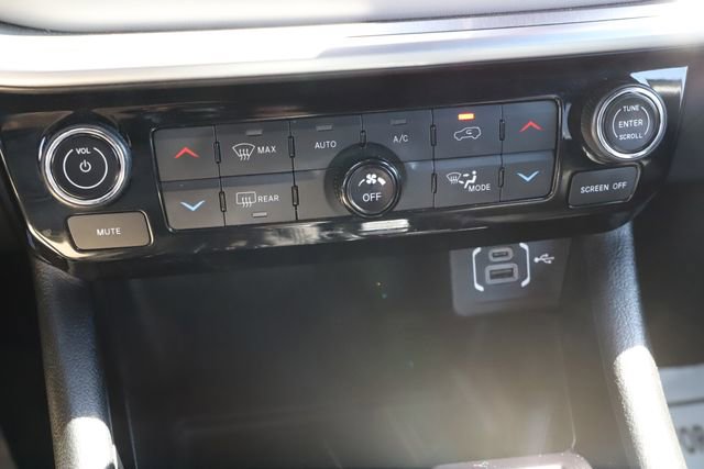 Used 2025 Jeep Compass Limited AWD/4WD image 29