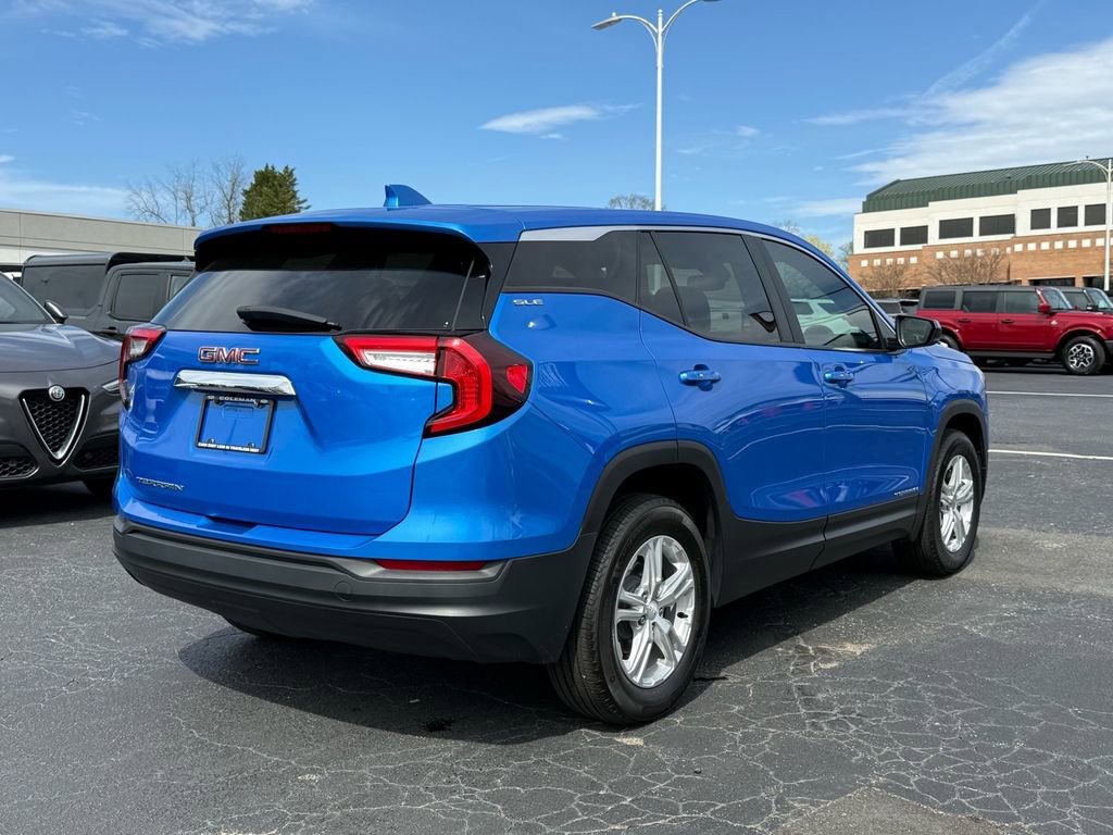 Used 2024 GMC Terrain SLE image 4