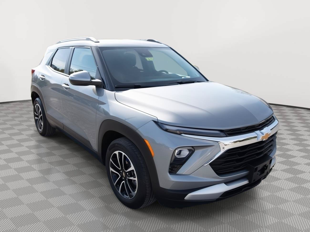 Used 2024 Chevrolet TrailBlazer LT w/ Convenience Package FWD image 3