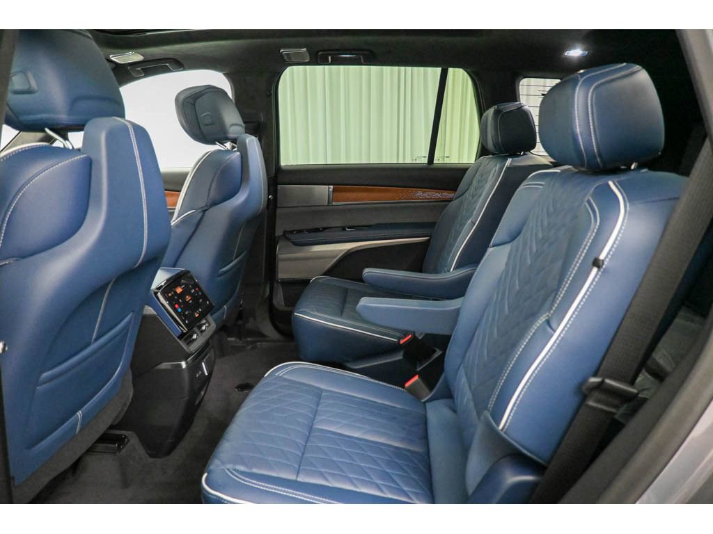 New 2026 Cadillac Vistiq Premium Luxury image 14