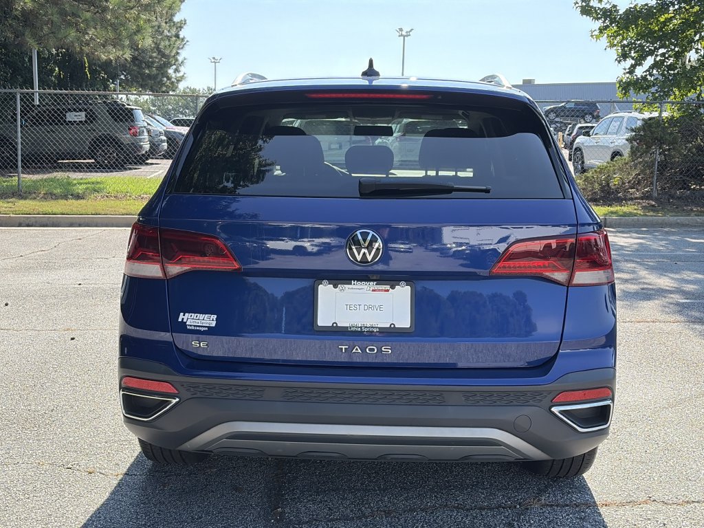 Used 2022 Volkswagen Taos SE FWD image 4