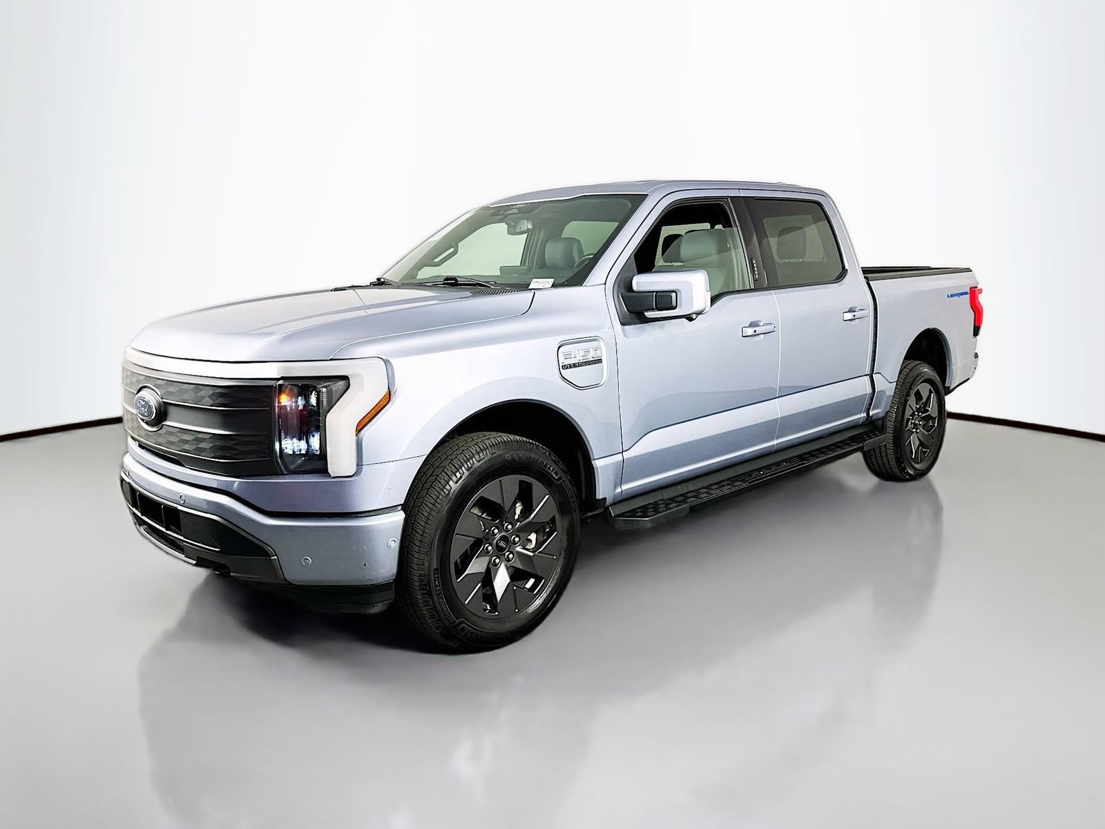 Used 2022 Ford F150 Lightning Lariat AWD/4WD image 3