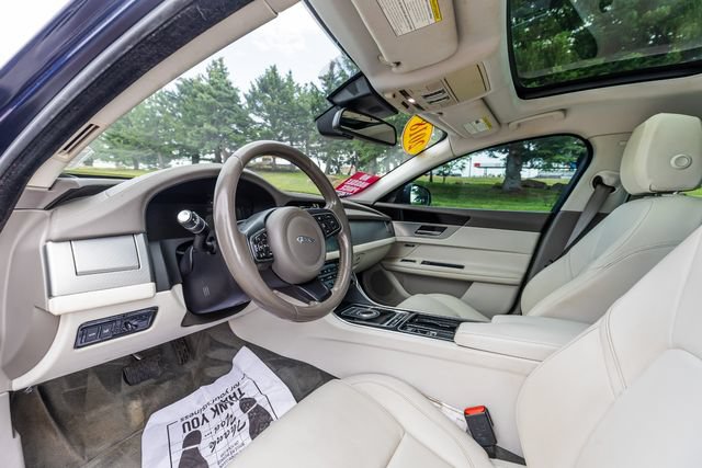 Used 2018 Jaguar XF Premium AWD/4WD image 9