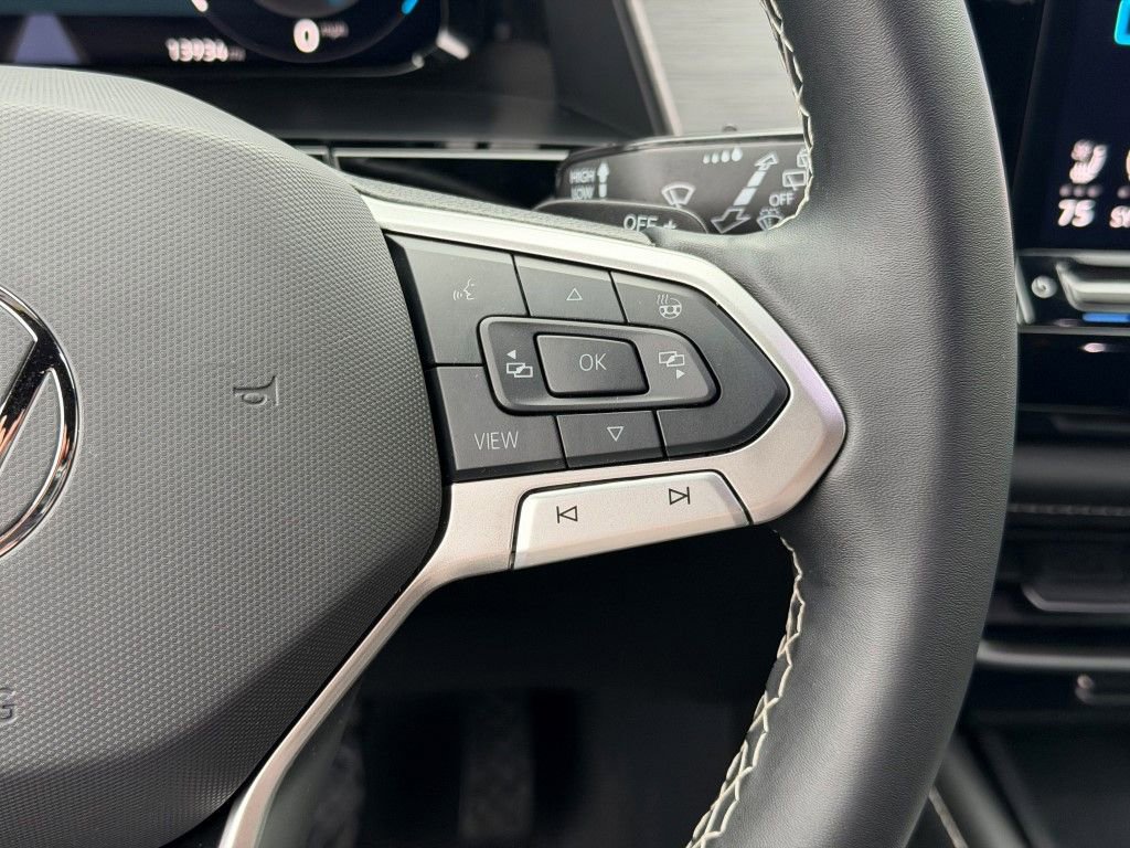 Used 2024 Volkswagen Atlas Cross Sport SE image 31