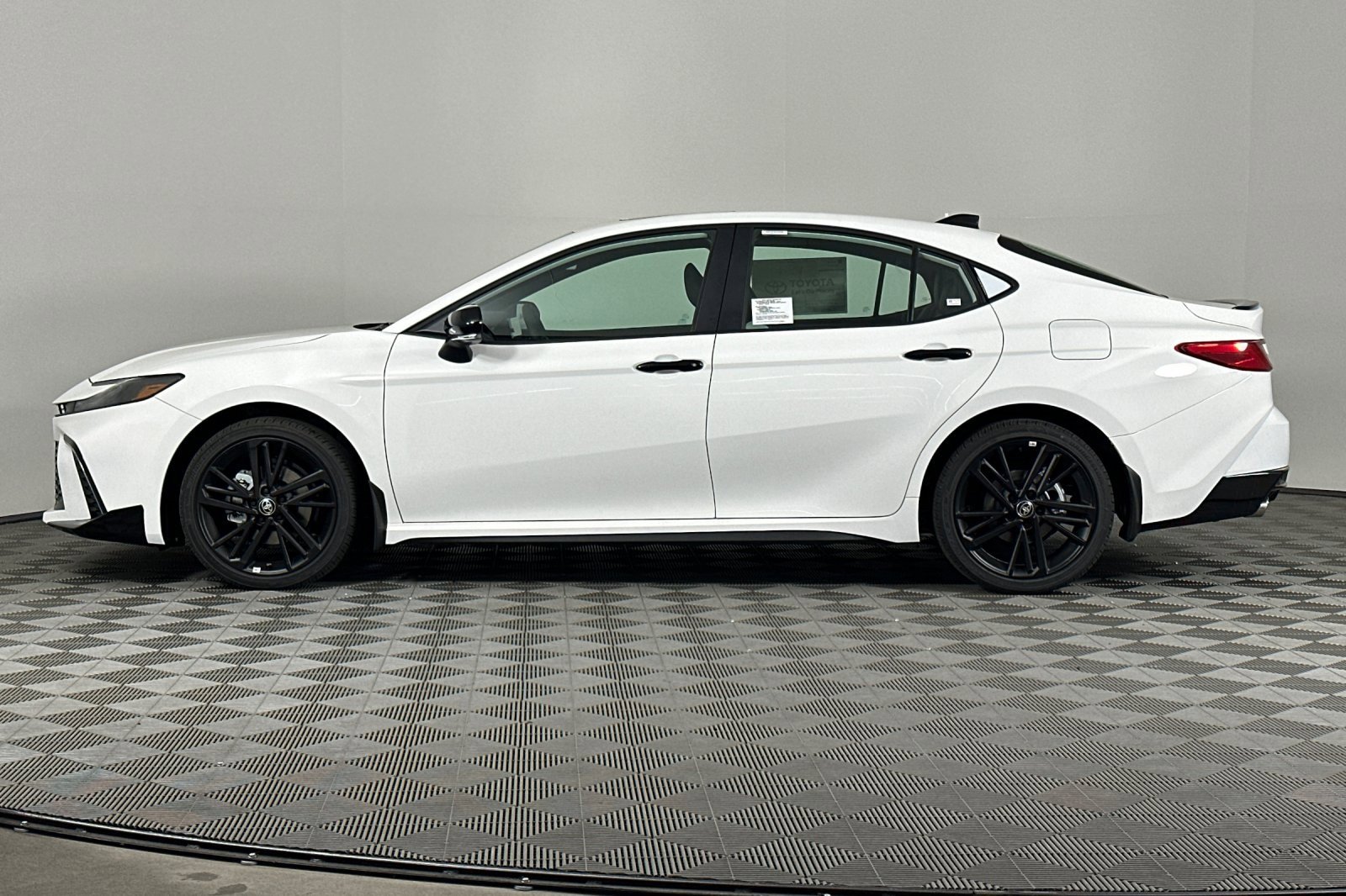 New 2026 Toyota Camry Hybrid image 7