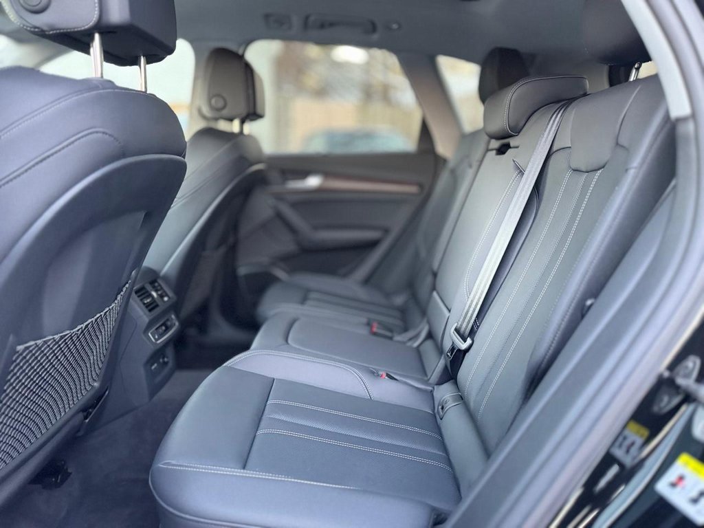 Used 2024 Audi Q5 e Prestige w/ Prestige Package image 19