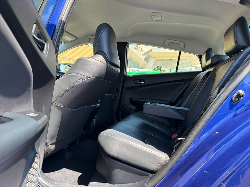 Used 2018 Toyota Prius Three Touring FWD image 11