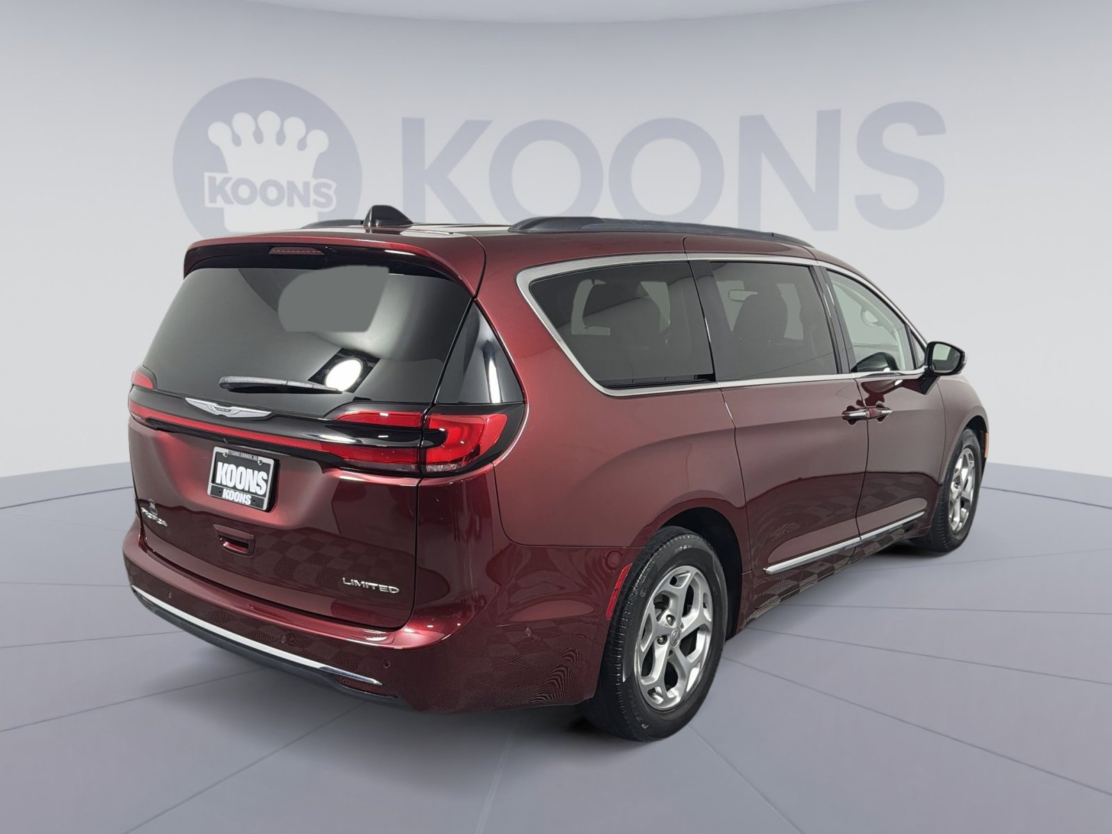Used 2023 Chrysler Pacifica Limited image 7