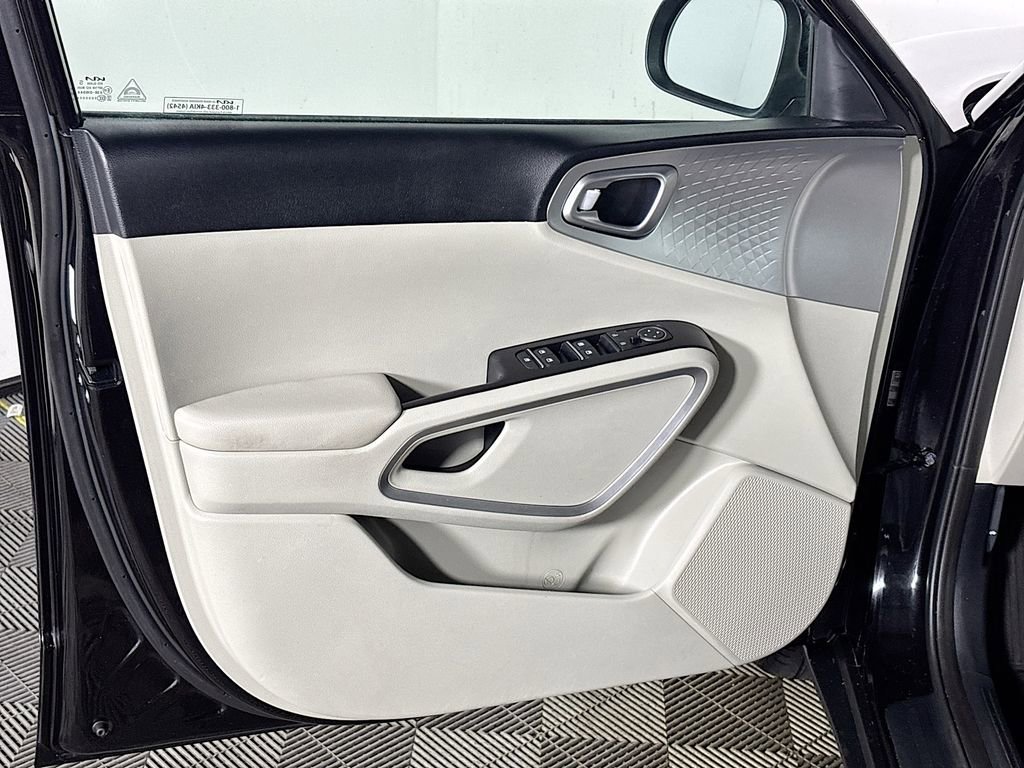 Certified 2023 Kia Soul LX image 11