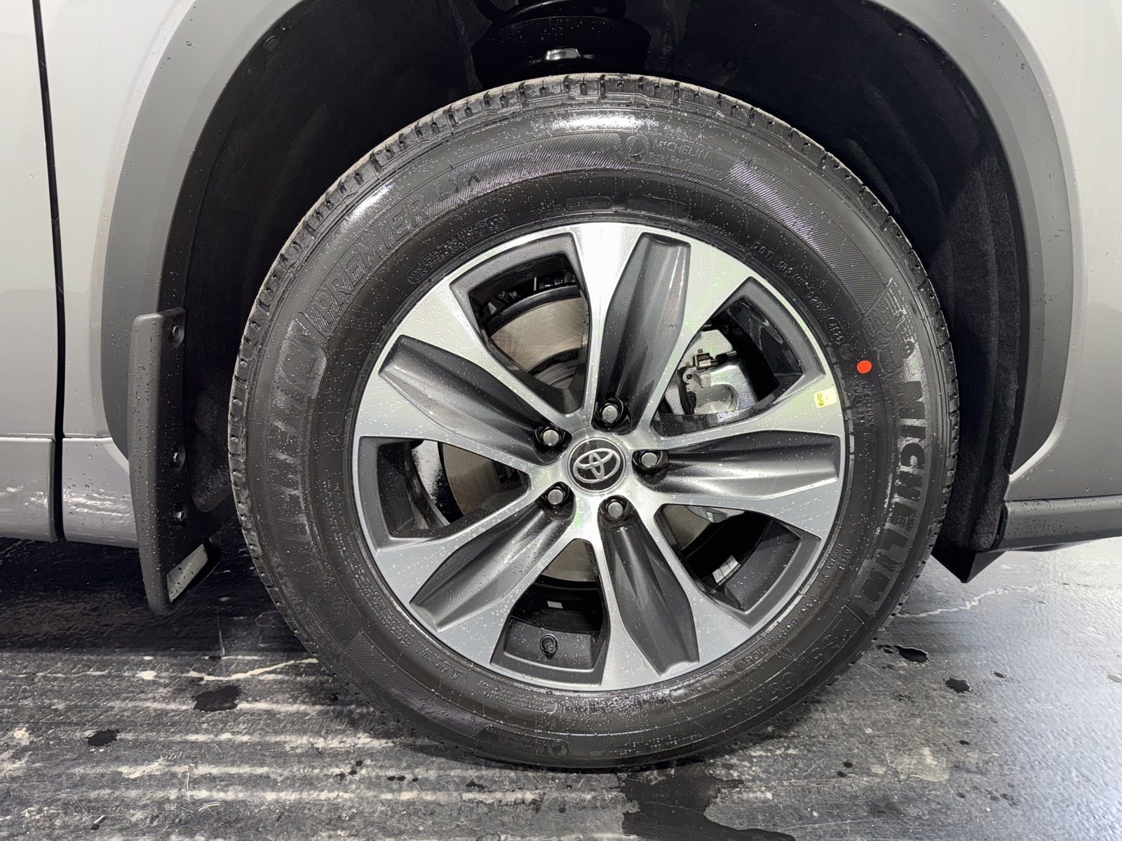 New 2026 Toyota Highlander XLE image 9